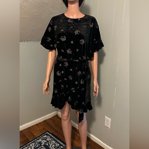 Lost + Wander Black Velvet Embroidered Mini Dress Ruffle Hem Size Large NWT - Picture 1 of 15